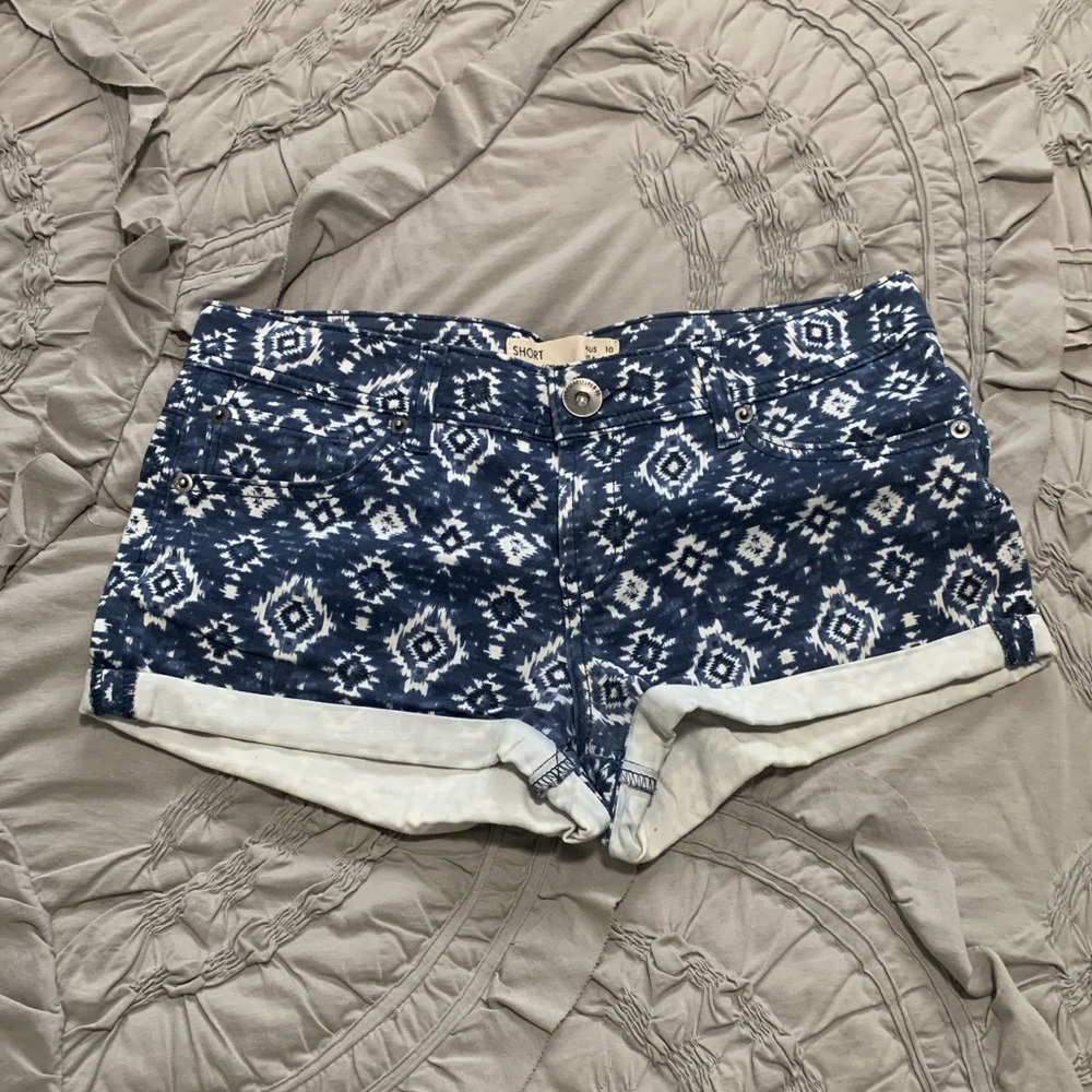 Cotton On printed jean shorts size 6.